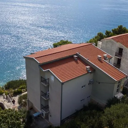 Solar Nemira-omis Omiš