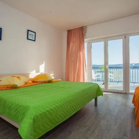 Solar Nemira-omis * Omiš