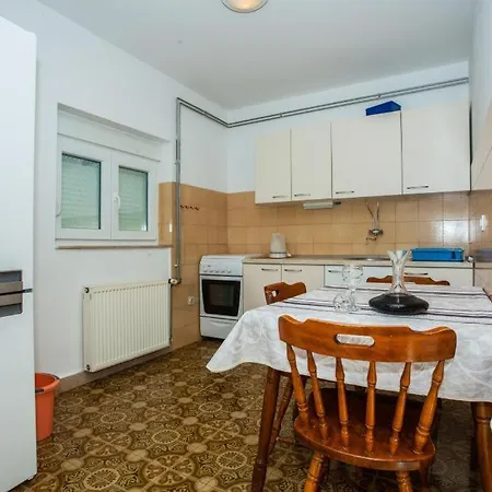Apartamento Solar Nemira-omis *